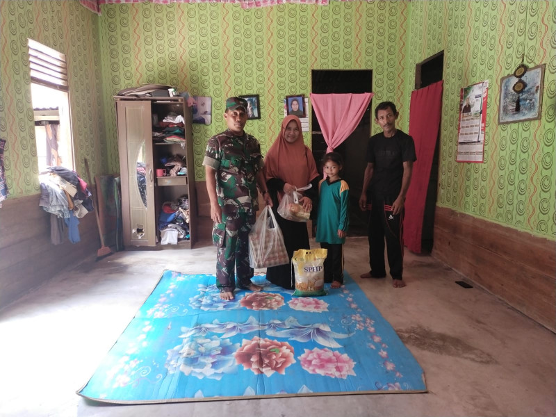 Serka Khorianto Peduli Stunting, Berikan Bantuan Sembako Kepada Masyarakat di Kelurahan Tanjung Penyembal