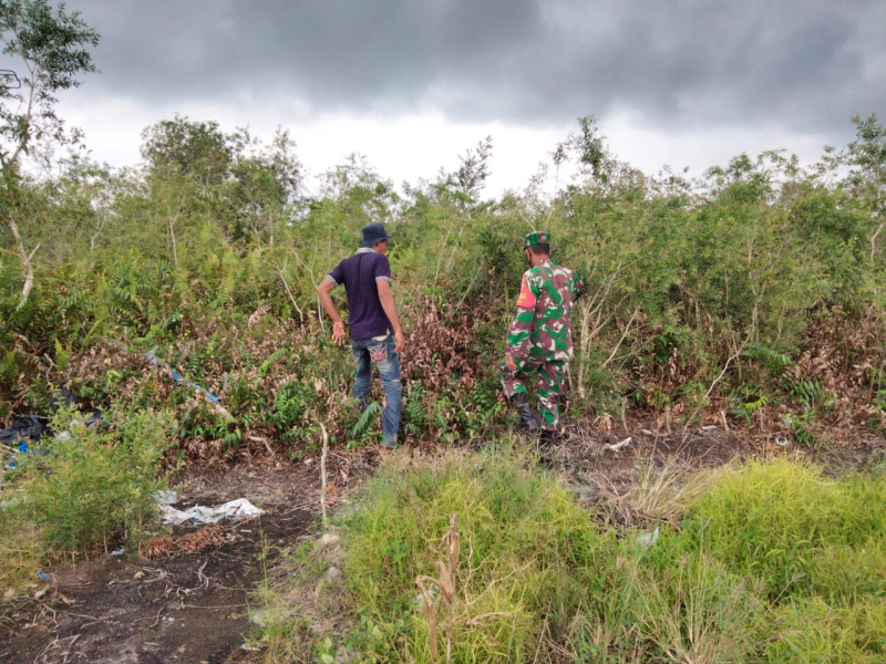 Sertu Sugianto Laksanakan Sosialisasi Pencegahan Karhutla