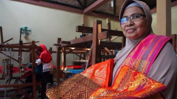 Wan Syamsinar, Mengangkat Marwah Negeri lewat Tenun Songket Riau