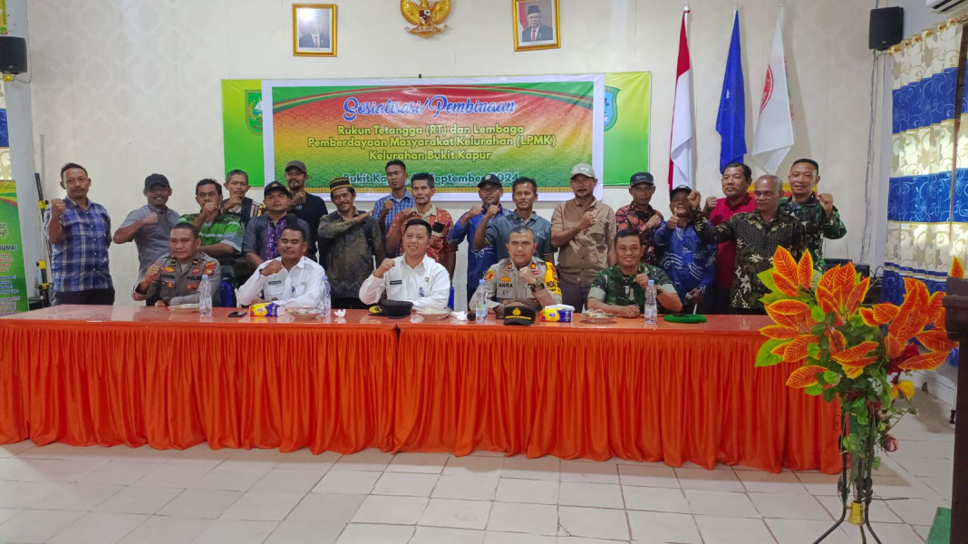 Babinsa Hadiri Sosialisasi Pembinaan RT dan LPMK di Kelurahan Bukit Kapur
