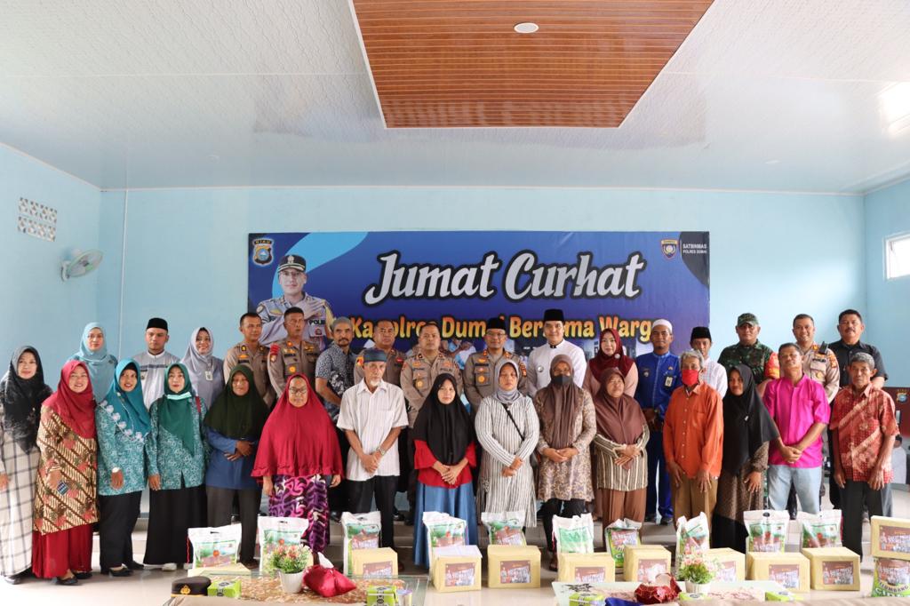 Kapolres Dumai Bagikan Zakat Profesi dan Diskusi dengan Masyarakat Dumai Selatan