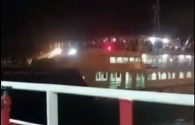 Viral, Video Detik-detik Tabrakan Kapal di Ketapang, Terjadi Benturan Keras, Penumpang Teriak Hister