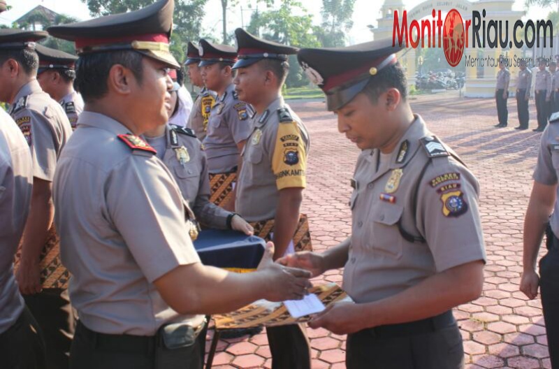 15 Personil Polres Bengkalis Terima Penghargaan saat Apel Hari Kesadaran Nasional