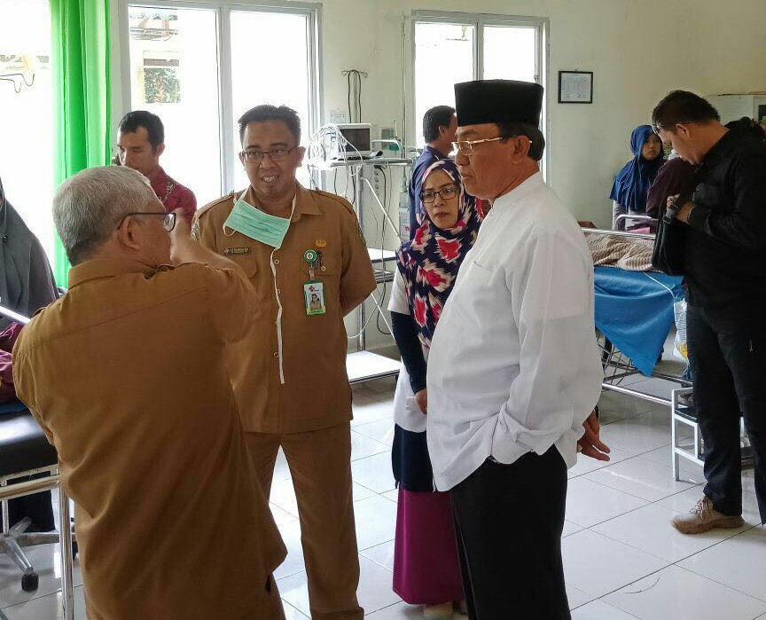 Bupati Inhil Kunjungi Para Pasien di RSUD PH Tembilahan