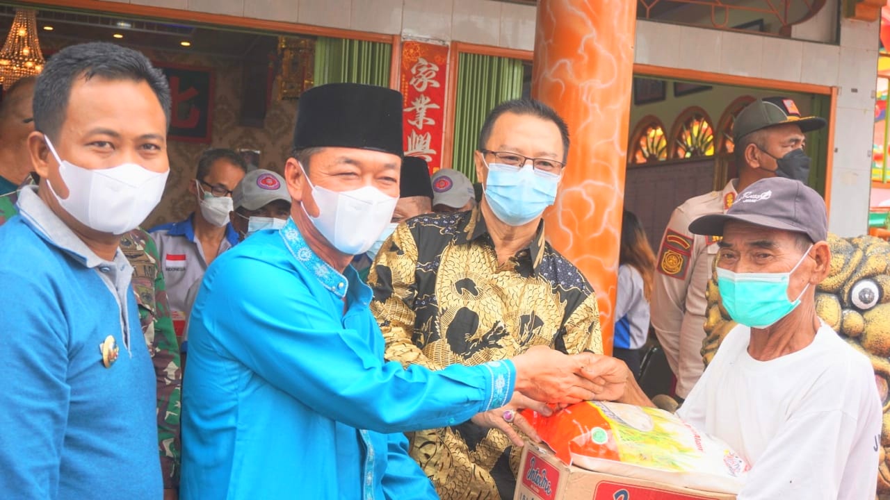 Peduli Sesama, Yayasan Tionghoa Bagansiapiapi Bagikan Ribuan Paket Sembako