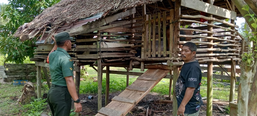 Sambangi Peternakan di Batang Meranti, Serda Syahrul Ismail Laksanakan Sosialisasi Pencegahan PMK