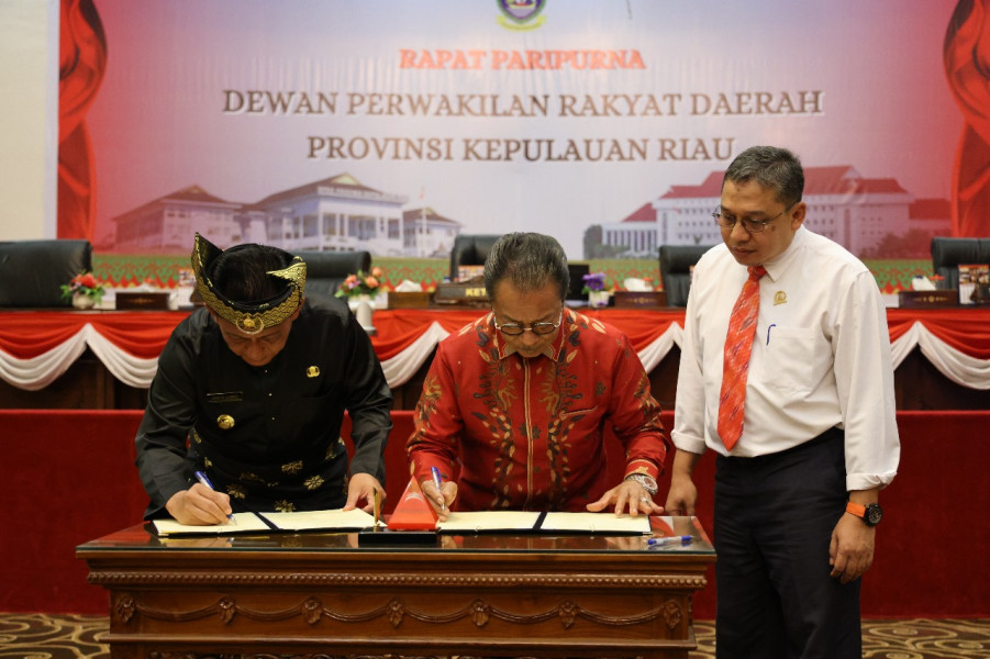 Rapat Paripurna DPRD Kepri APBD Perubahan Kepri 2023 Disahkan