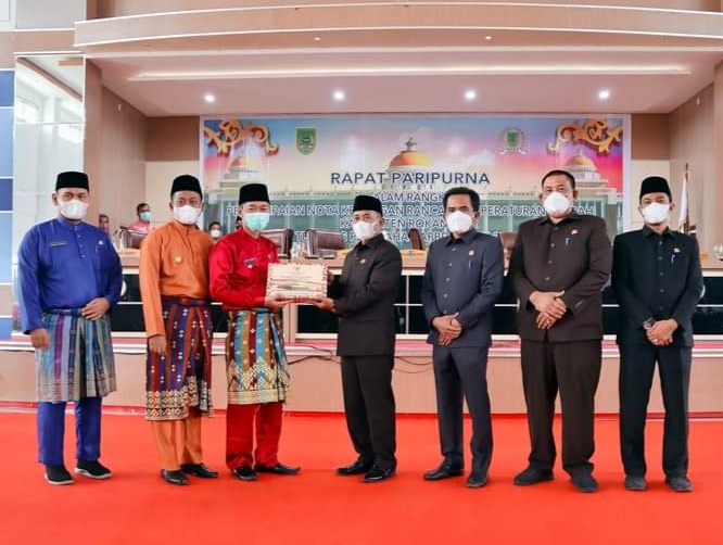 Bupati Rohil Sampaikan Perubahan APBD 2021 Sebesar Rp 1,9 T
