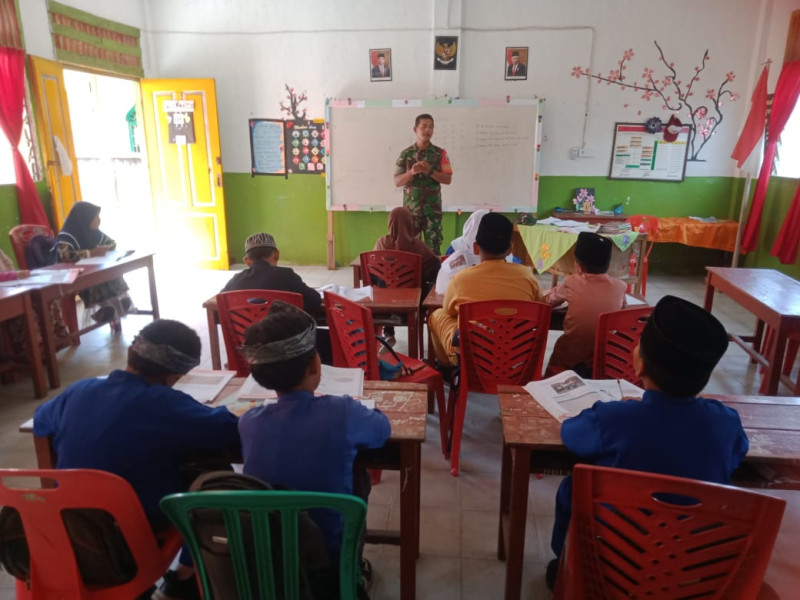 Tanamkan Nilai-nilai Pancasila, Serda K Sinaga Laksanakan Komsos