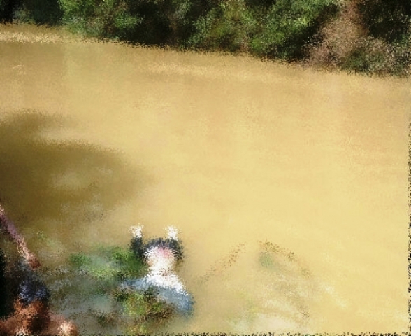 Mayat Tanpa Identitas di Temukan Mengambang di Sungai Cenaku