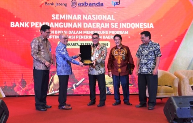 KPK dan Dirut Bank Riau Kepri Jadi Narasumber Seminar Nasional Optimalisasi Penerimaan Daerah