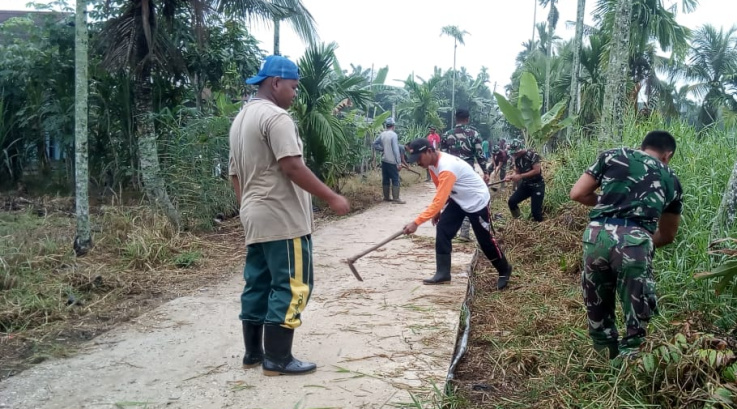 Satgas TMMD ke-106 Kodim 0314/Inhil Goro Bersama Masyarakat