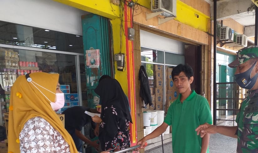 Babinsa Serma RP Sianipar Sosialisasikan Pencegahan Covid-19 di Wilayahnya