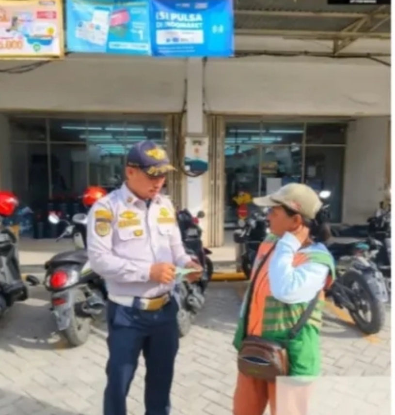 Patroli Rutin UPT Perparkiran Dishub Pekanbaru Kawal Penyesuaian Tarif dan Imbau Jukir Berikan Pelayanan Ramah dan Sopan