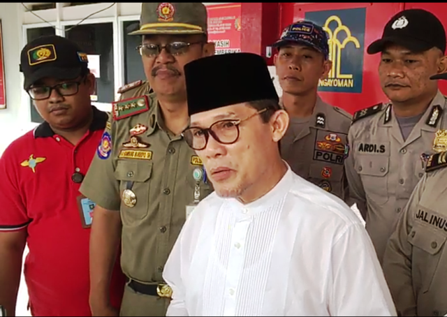 Mencoblos di TPS 10 Bintan, Wako Dumai Ajak Warga Gunakan Hak Suara