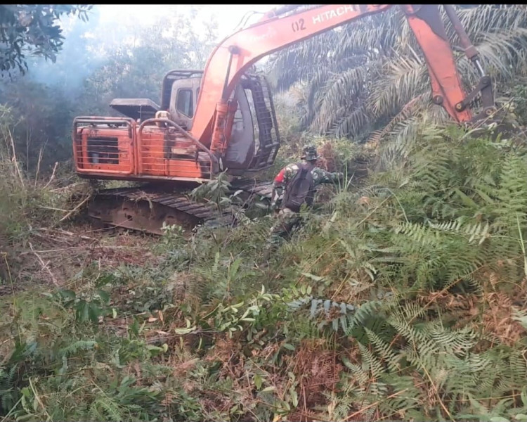 Serda Cerzakatno dan Tim Laksanakan Pemadam dan Pendinginan Api