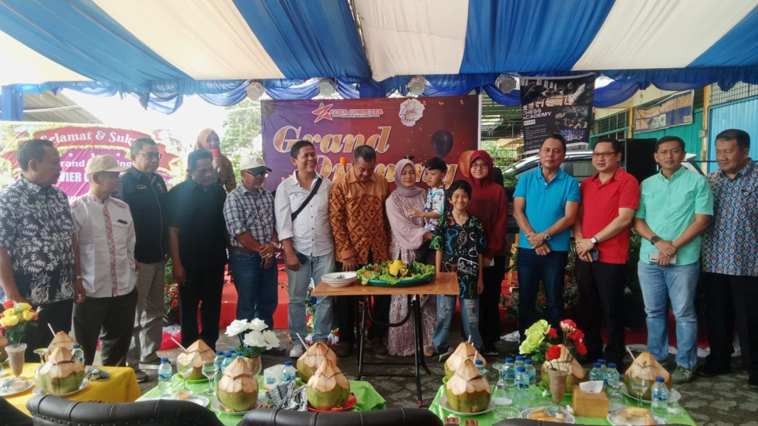 Grand Opening Zavier Florist & Zavier Computer Berlangsung Meriah