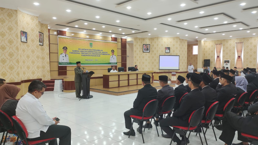Sekda Lantik Puluhan Pejabat di Pemkab Rohil