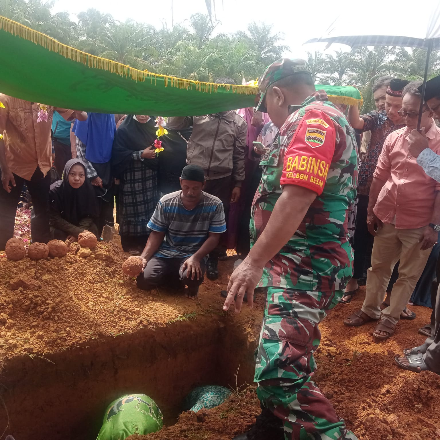 Berduka Cita, Sertu Sareh Sambangi Rumah Warga Binaan