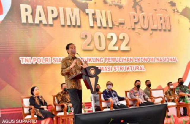 Jaga Kedisiplinan Nasional, Jokowi: Tak Ada Namanya TNI dan Polri Ikut Urusan Demokrasi