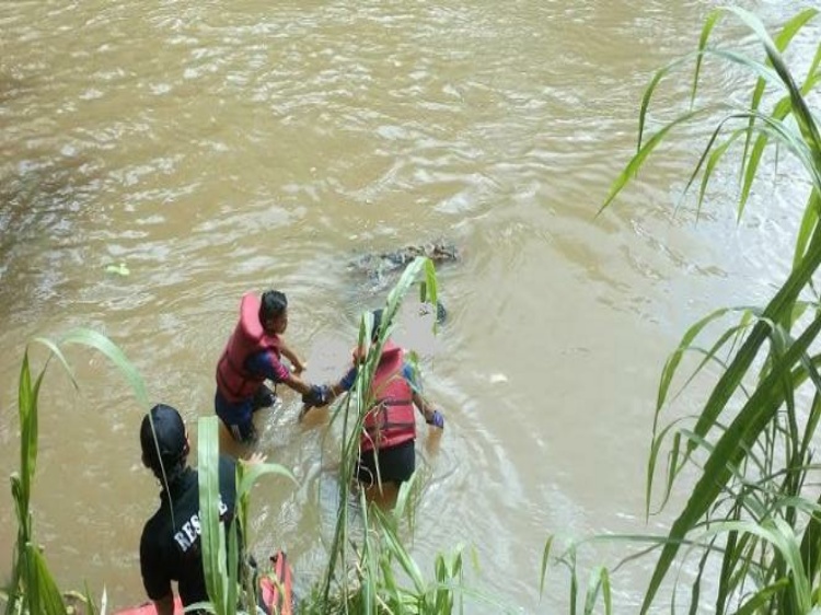 Mayat Perempuan Hamil Mengambang di Sungai Aceh