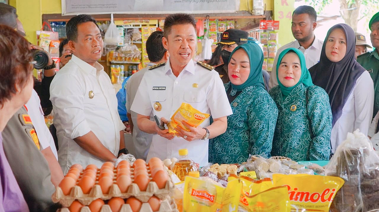 Jelang Ramadan, Bupati Rohil Check Harga dan Kesediaan Sembako di Pasar Datuk Rubiah